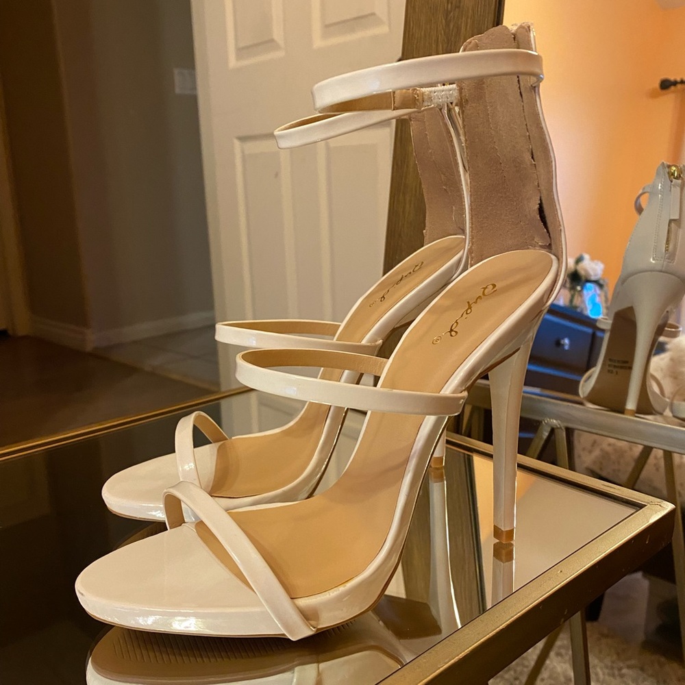 Quipid Sandals - Size 7. Never Worn, just tried on.